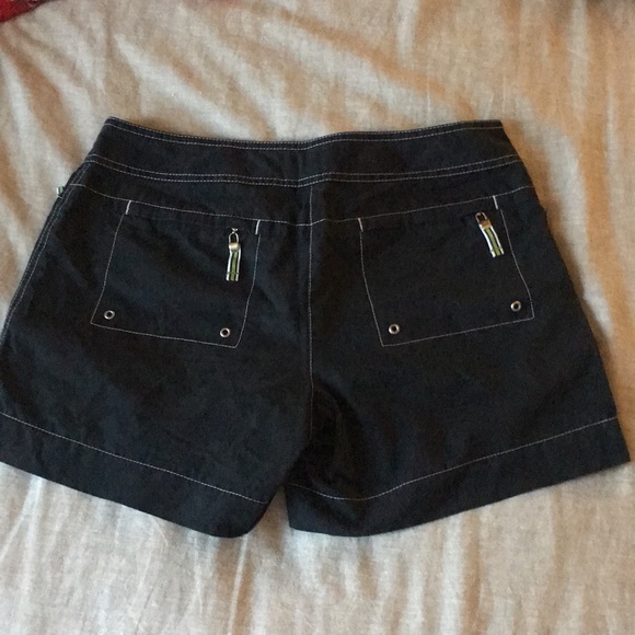 Shorts - Picture 3 of 3
