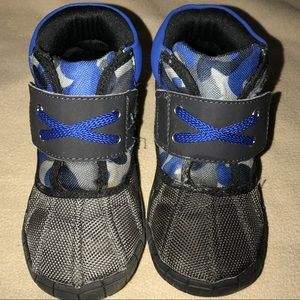 Gently loved snow boots