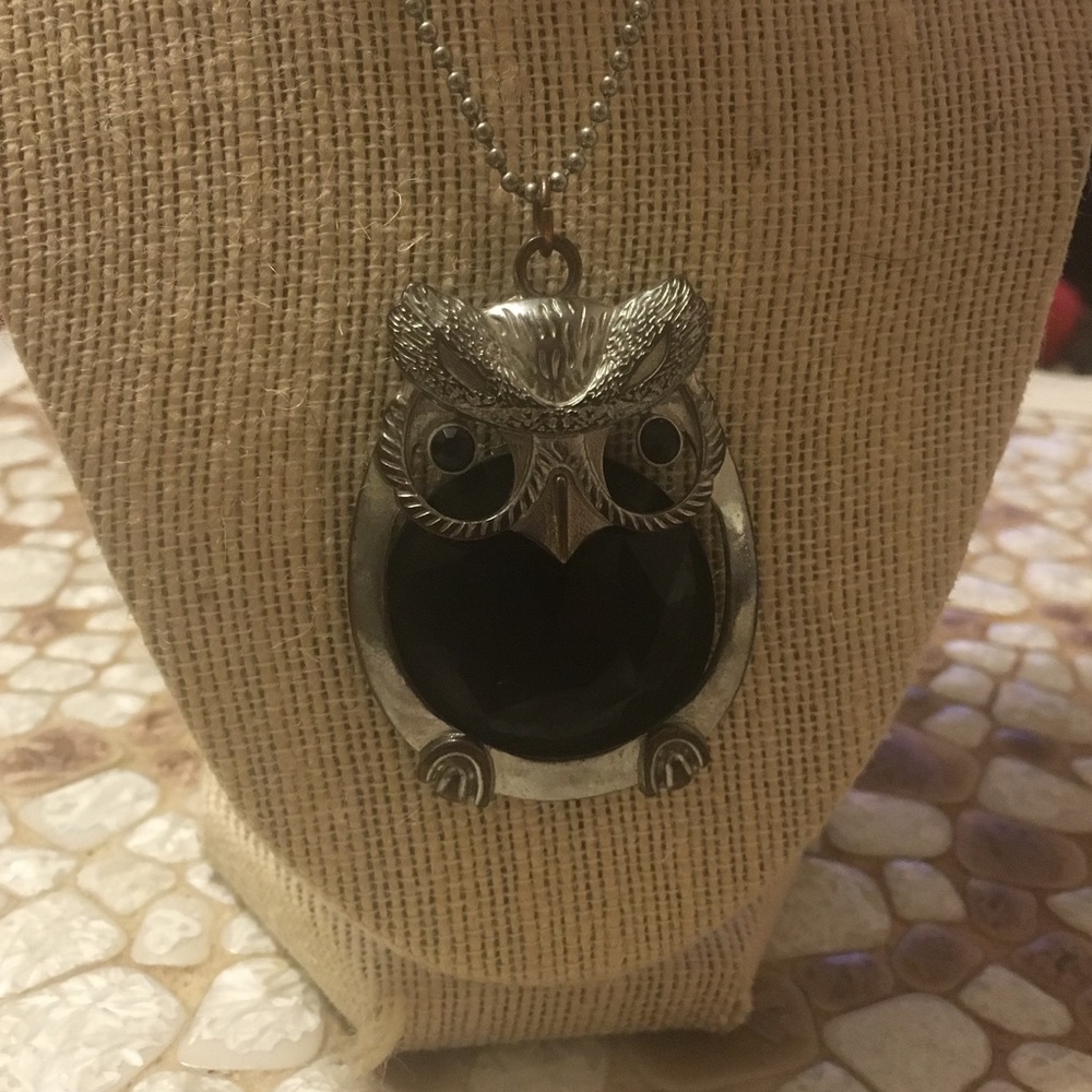 Adorable VINTAGE owl necklace!!