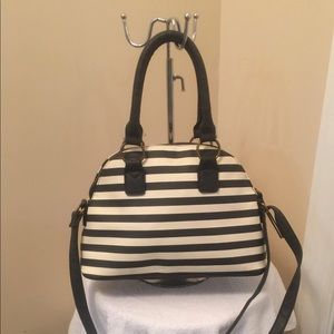 EUC BLACK & CREAM SACHEL HANDBAG