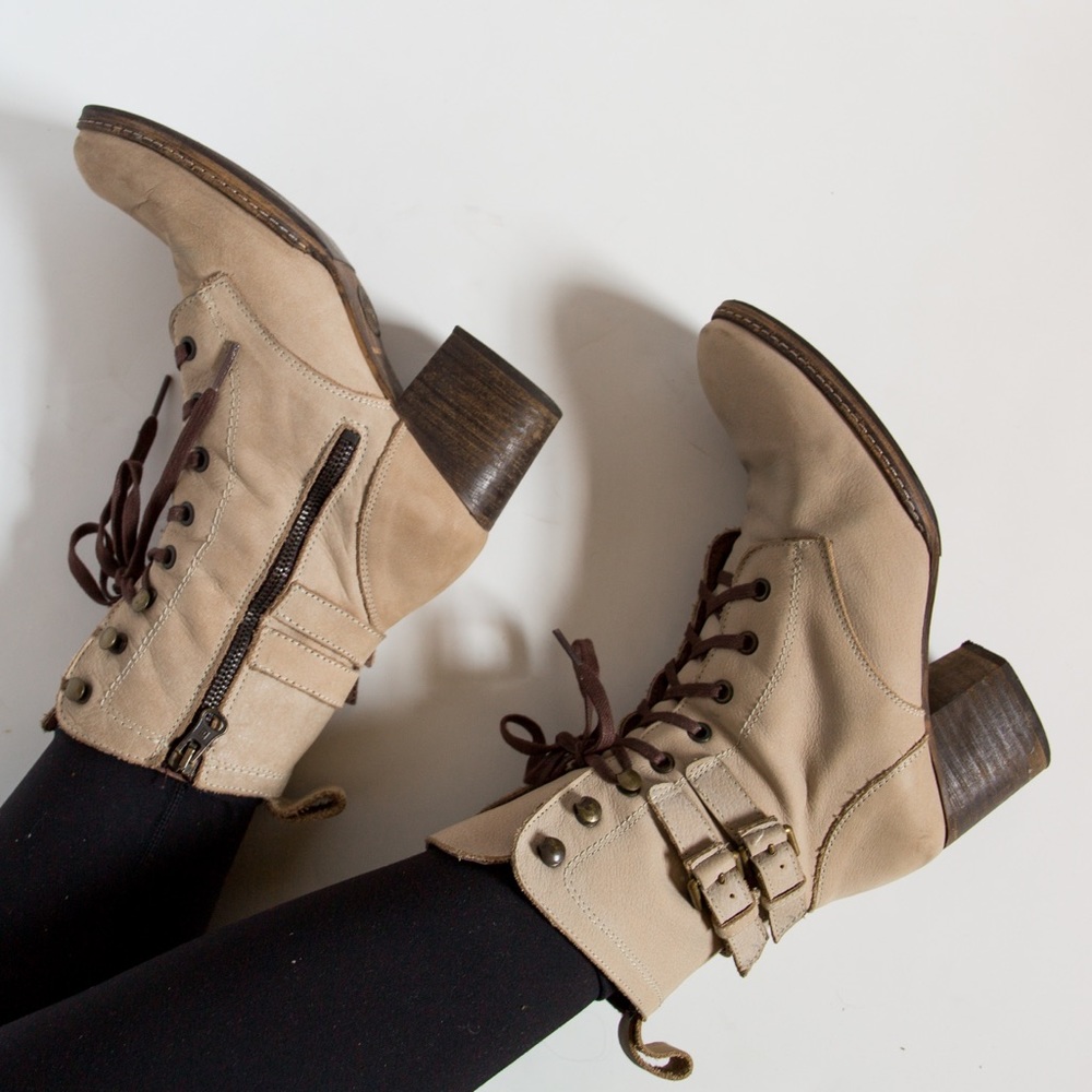 ❌SOLD❌ Anthropologie Tan Lace Up Ankle Booties