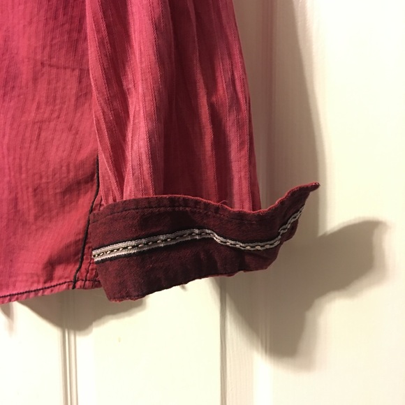 Red button up Roar shirt from Buckle - Picture 4 of 8