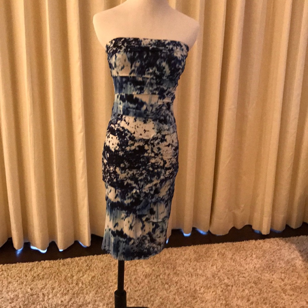 Strapless Nicole Miller