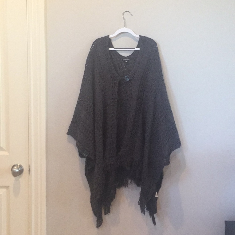 Knitted dark grey shawl