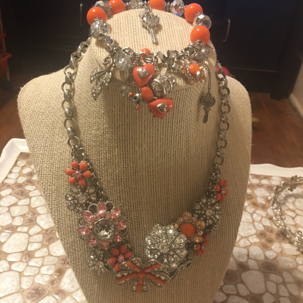 AMAZING Betsey Johnson necklace and bracelet set!!