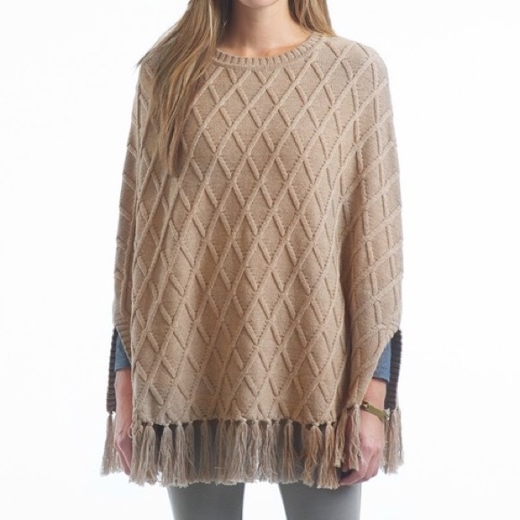 🆕 [A Ruby] Diamond Knit Oatmeal Poncho Sz: 3/4-M/L - Picture 1 of 5