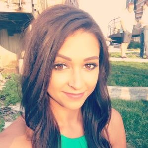 Meet your Posher, Elise