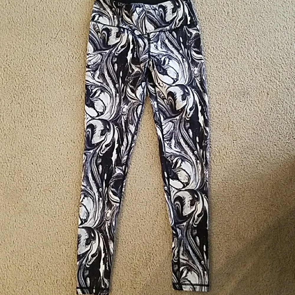 Victoria's Secret Knockout Marble Legging NWOT
