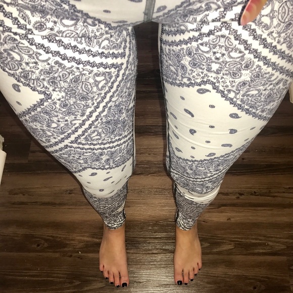 LAST Boho High Waisted Leggings Silky Handkerchief - Picture 2 of 8