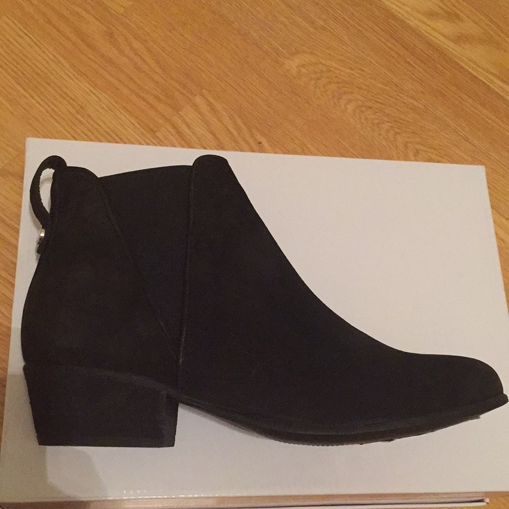 New Steve Madden black booties size 8