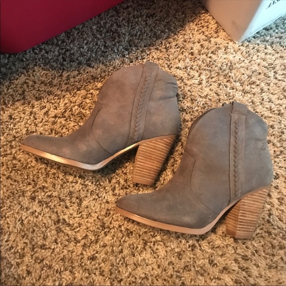 report grey booties