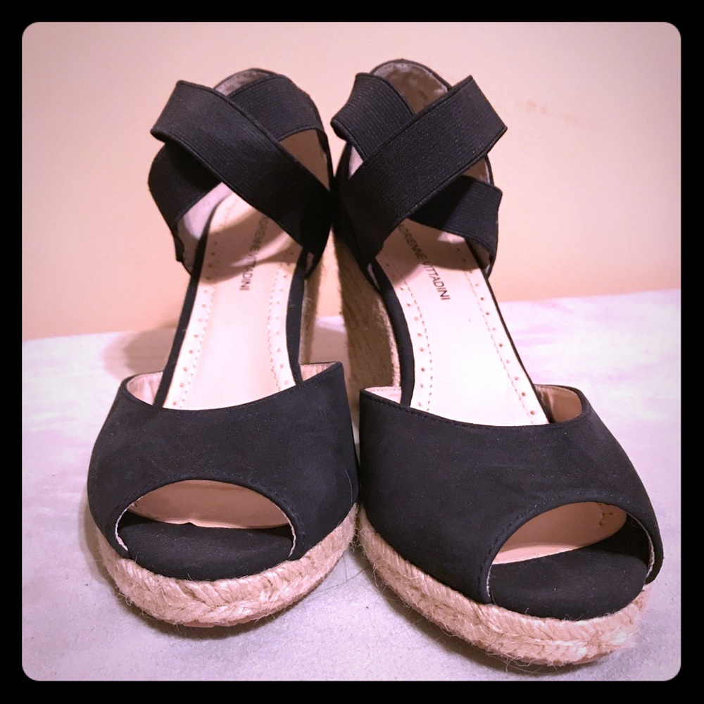 🎉SOLD🎉 Adrienne Vittadini Black Wedge