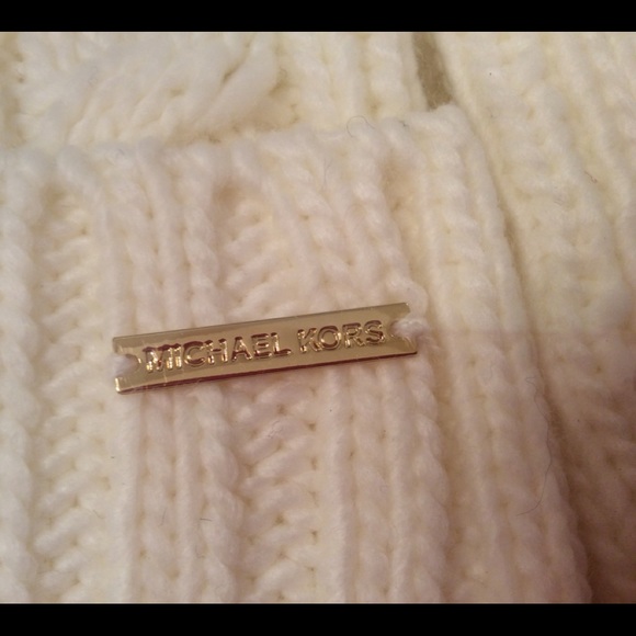 Reduced Luxury Hat/Mitten Set - Picture 3 of 3