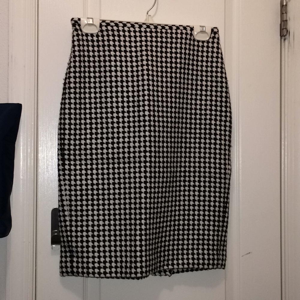 Black/White Houndstooth LOFT Skirt