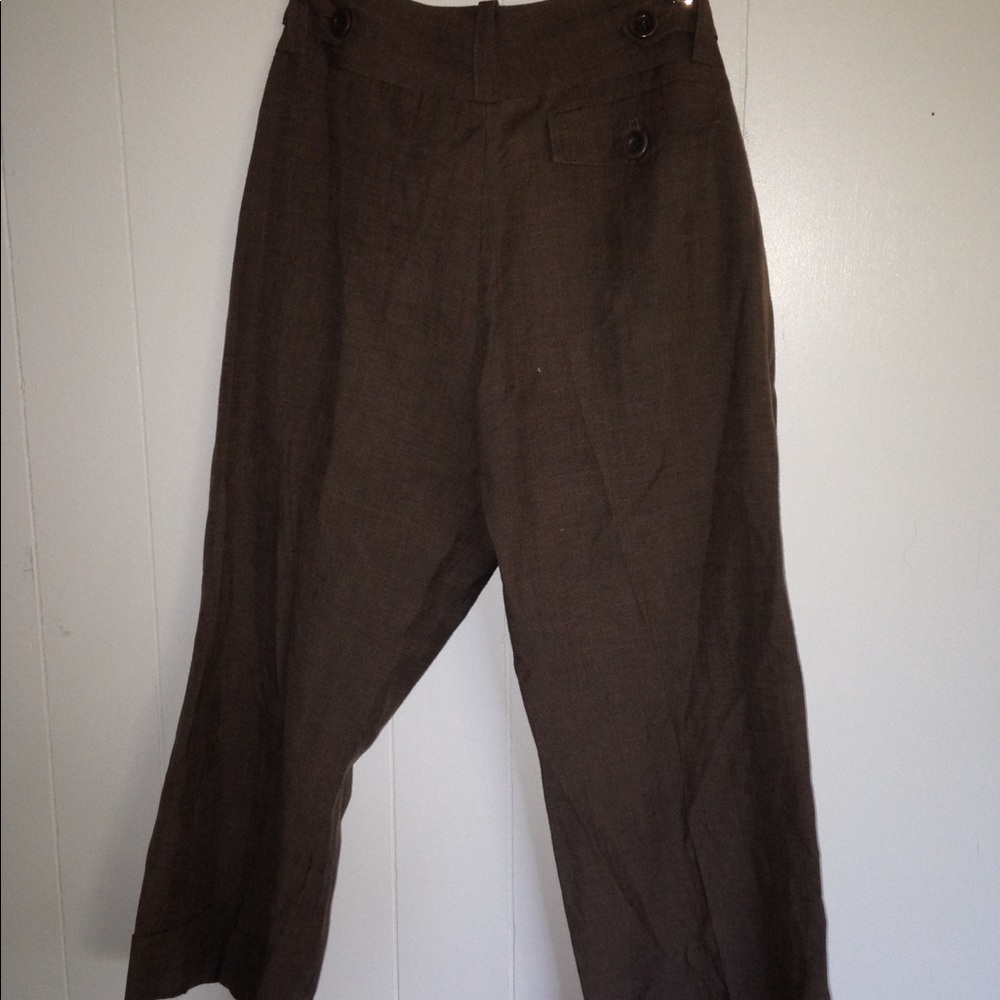 Comfortable brown 3/4 length button pants