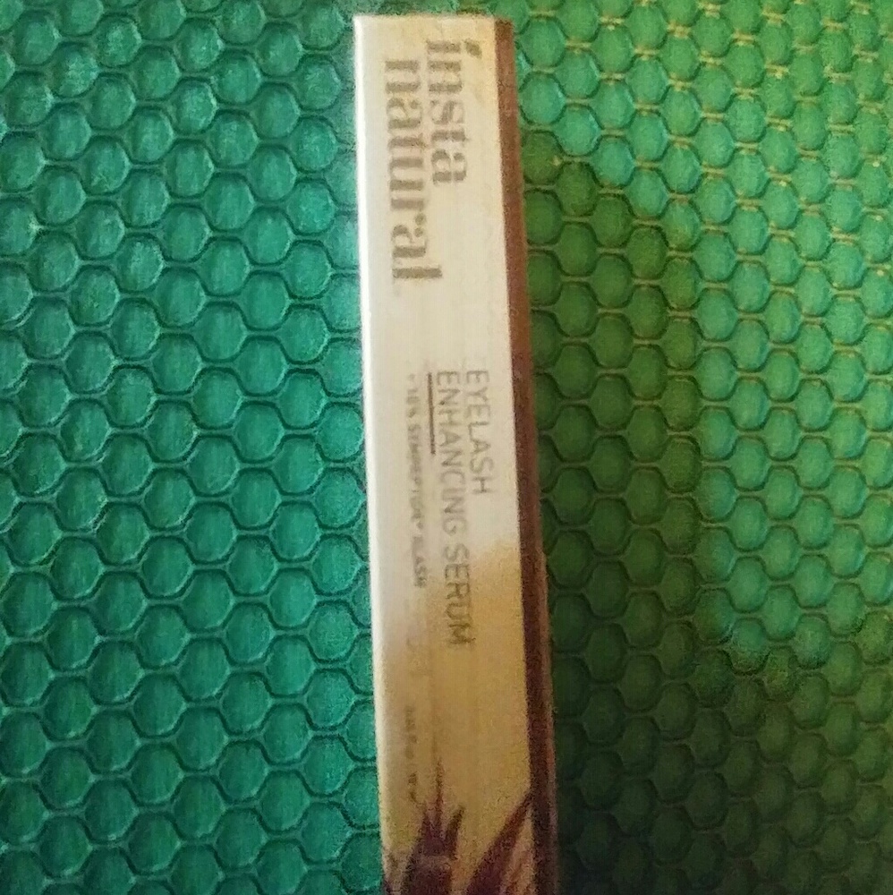 INSTA NATURAL EYELASH ENHANCING SERUM