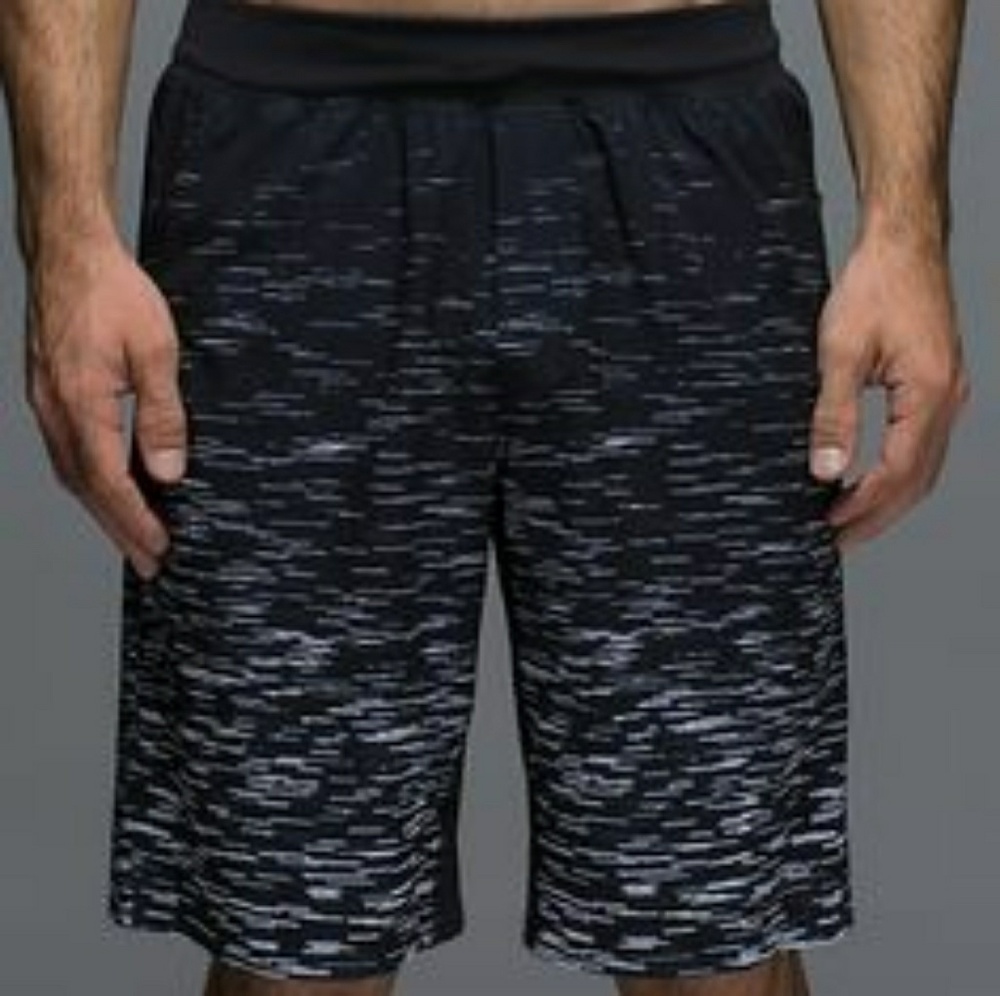 Lululemon Assert Black/White Short 11" insm Large