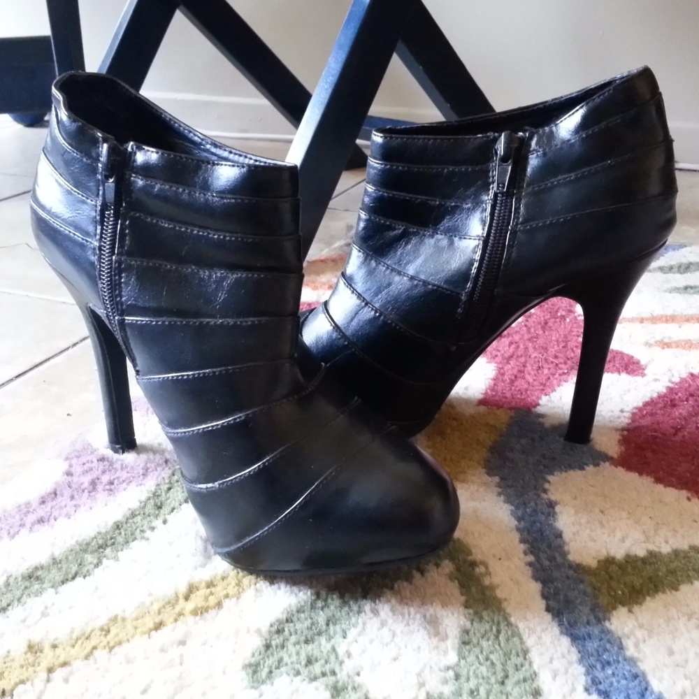 LAST CHANCE SALE-Dollhouse Addiction Ankle Boots