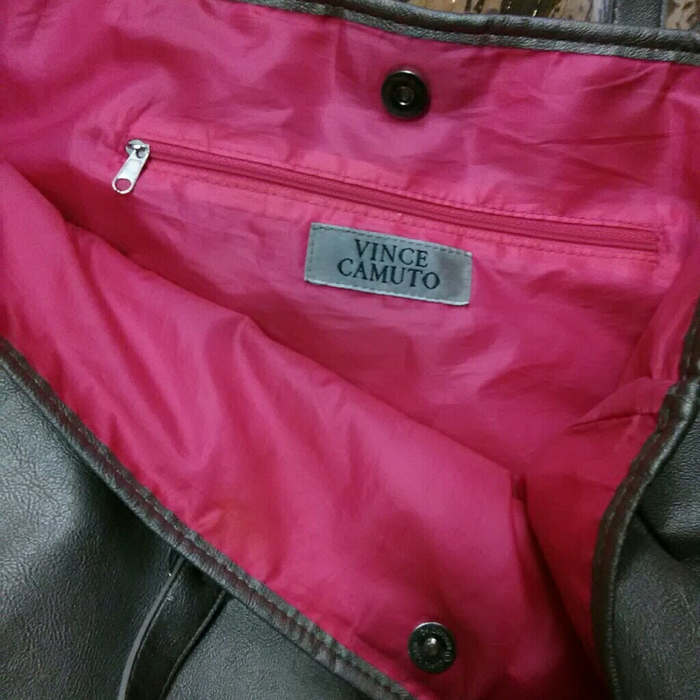 VINCE CAMUTO TOTE/BURBERRY TOTE & SCARF