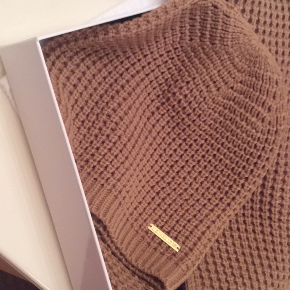 Reduced Luxurious Knit  Hat/Scarf Set Camel Hue - Picture 2 of 3