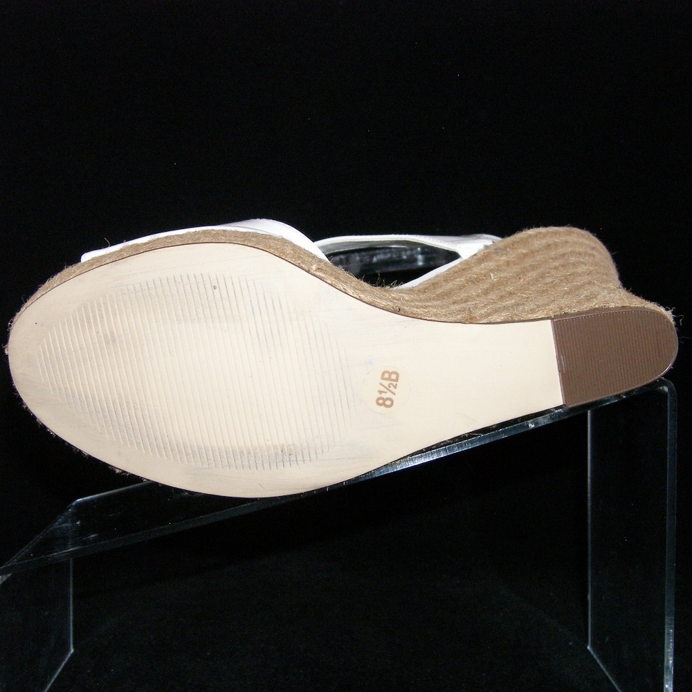 Charles by Charles David leather buckle wedge 8.5B - Picture 8 of 8