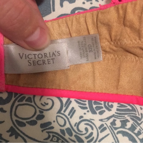 VS Very Sexy Strapless Bra - Picture 3 of 5