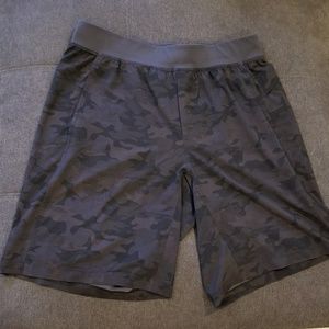 Lululemon Core Black/Grey Camo Short 11" inseam XL