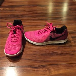 LIKE NEW • WORN ONCE • Nike • neon pink • size 9