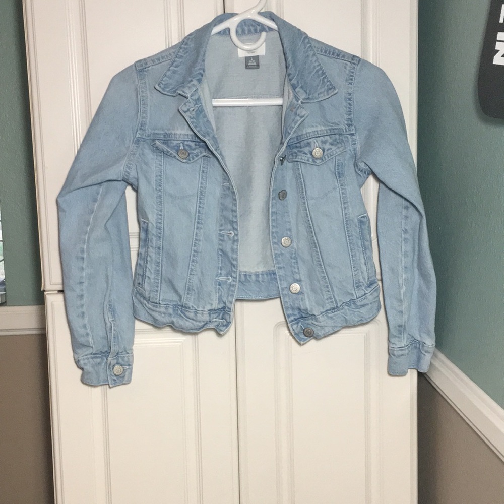 LIGHT DENIM JEAN JACKET