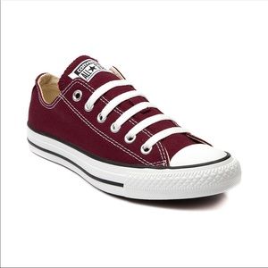 Unisex burgundy low top converse
