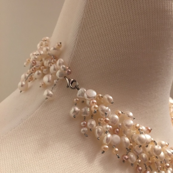 Faux pearls multi size necklace - Picture 2 of 3