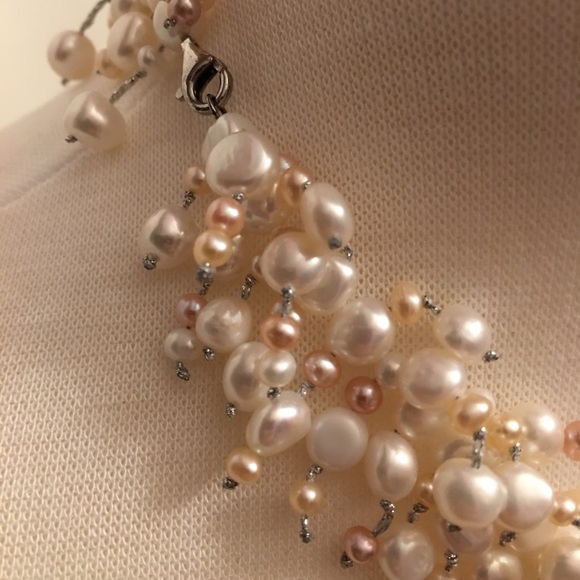 Faux pearls multi size necklace - Picture 3 of 3