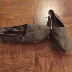 TOMS classic canvas slip-on