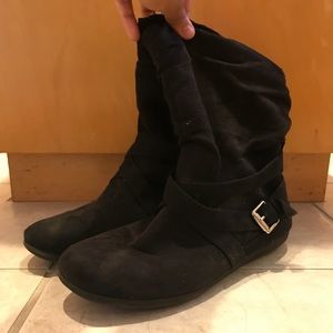 Short black boots
