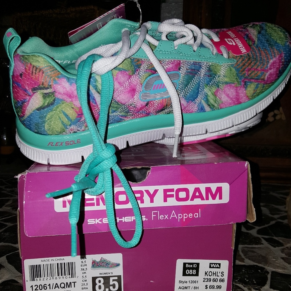 NIB Skechers