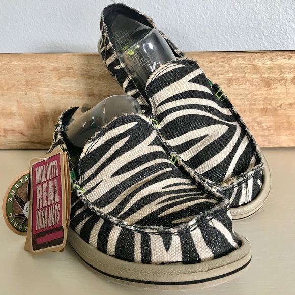 what stores sell sanuk shoes