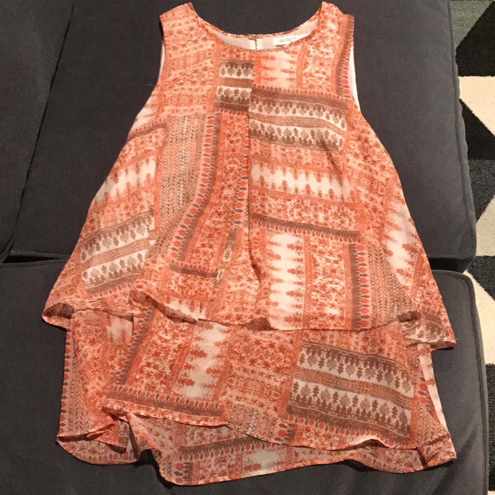BCBG flowy top