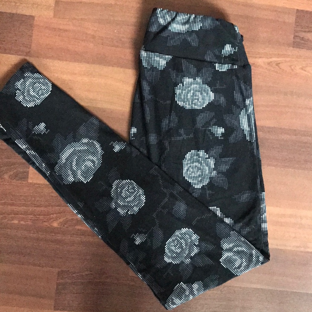 Rare! Digi Roses! Lularoe OS leggings, EUC