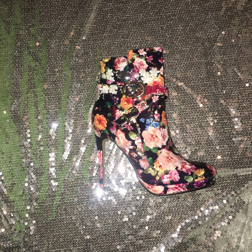 Shoes - Picture 1 of 2