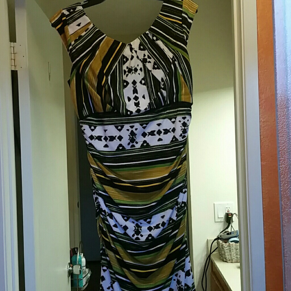 Dress sleeveless slenderizing NEW