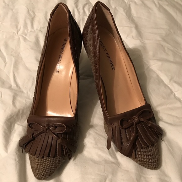 Audrey Brooke Size 9.5 Tweed & Tasseled Heels - Picture 3 of 5