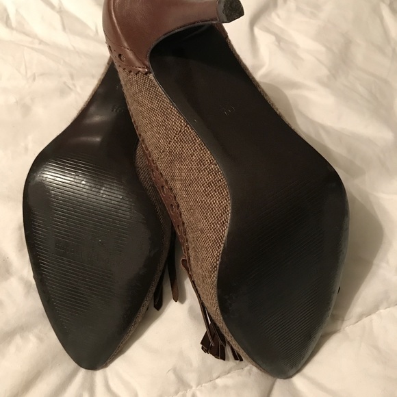 Audrey Brooke Size 9.5 Tweed & Tasseled Heels - Picture 4 of 5