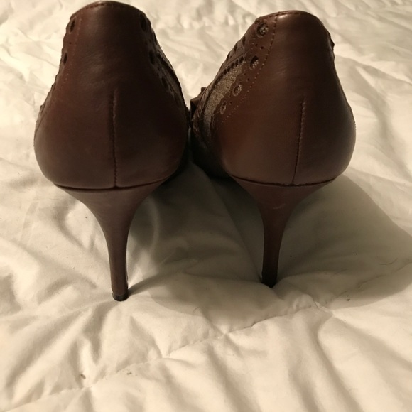 Audrey Brooke Size 9.5 Tweed & Tasseled Heels - Picture 5 of 5