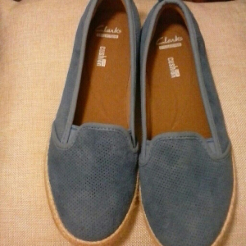 SIZE 8  ClARK collection cushion soft flat shoes