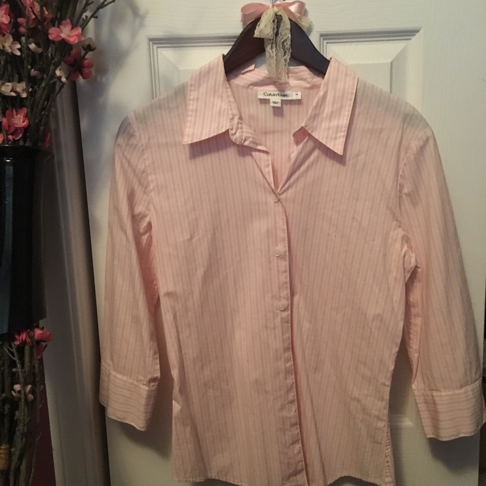 Calvin Klein: light pink/white button up