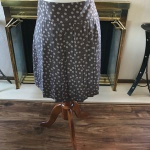 NWT Ann Taylor Loft grey polka dot skirt, Size 6