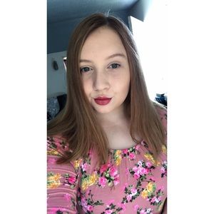 Meet your Posher, Alexis