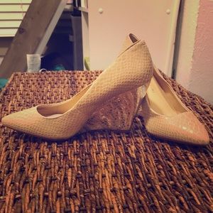 Gianni Bini Nude Wedge