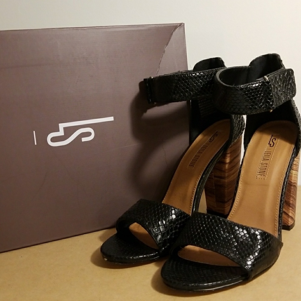 SHOEDAZZLE Sandals