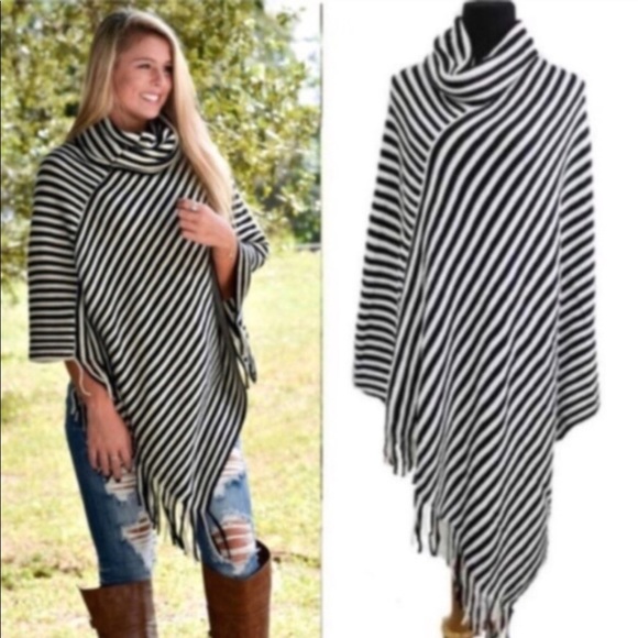 ✌🏻💕Super Soft Poncho✌🏻💕 - Picture 3 of 3